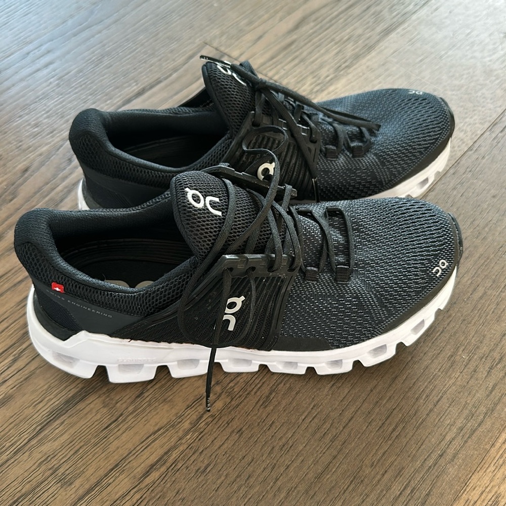 NWOT On Running Cloudtec Black Size W7